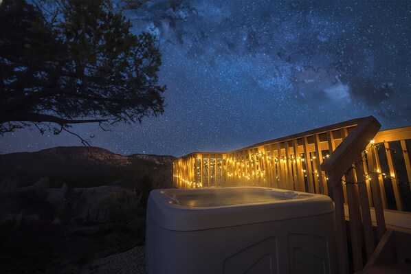 Tina de hidromasaje al aire libre