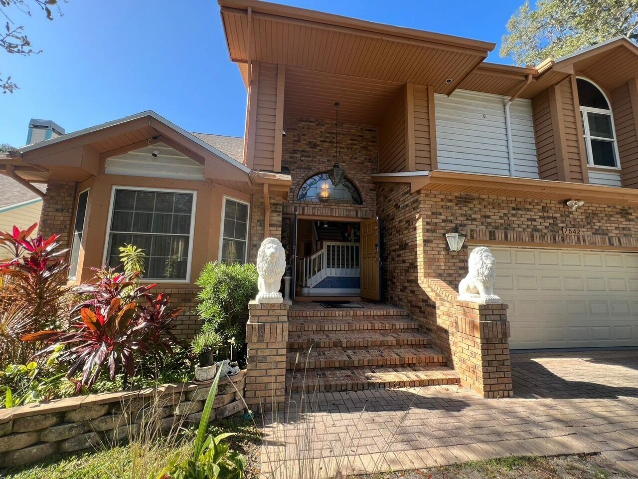 Luxury Home in Seminole a few minutes to the Beach.