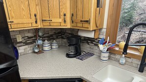 Private kitchen - Sterling Homestead Near the Kenai River (Sterling)
