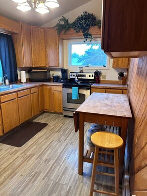 Fridge, microwave, oven, stovetop - Tide Place - Whale Spout (Kenai)