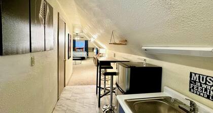 Rock & Roll Suite CLE - 1 Bedroom / 1 bathroom near Downtown Cleveland, OH