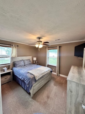 3 habitaciones, escritorio, tabla de planchar con plancha y wifi gratis