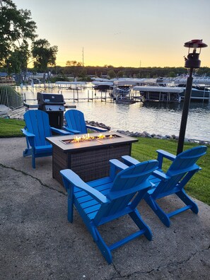 Terrace/patio - Cozy Lake Front Cabin - East Lake Private Dock - GREAT LOCATION Next to The Ritz (Arnolds Park)