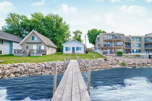 Exterior - Cozy Lake Front Cabin - East Lake Private Dock - GREAT LOCATION Next to The Ritz (Arnolds Park)