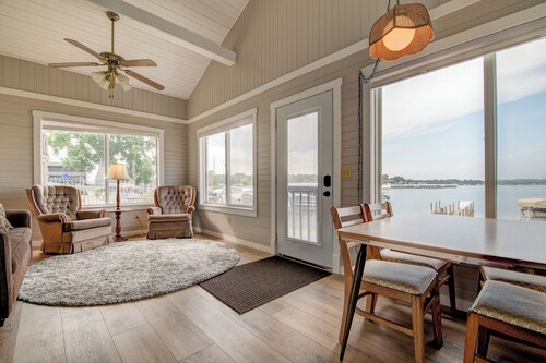 Cozy Lake Front Cabin - East Lake Private Dock - GREAT LOCATION Next to The Ritz