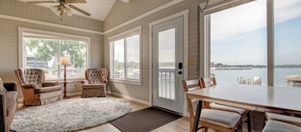 Cozy Lake Front Cabin - East Lake Private Dock - GREAT LOCATION Next to The Ritz