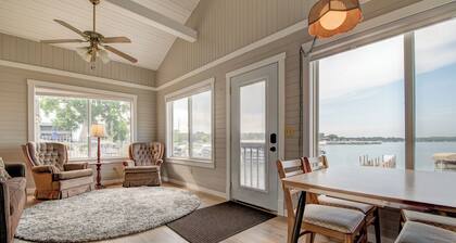 Cozy Lake Front Cabin - East Lake Private Dock - GREAT LOCATION Next to The Ritz
