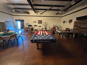 Game room - Country, Cows & Fishing Lake Studio- 2nd floor (Denton)