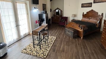 1 bedroom, desk, WiFi, bed sheets
