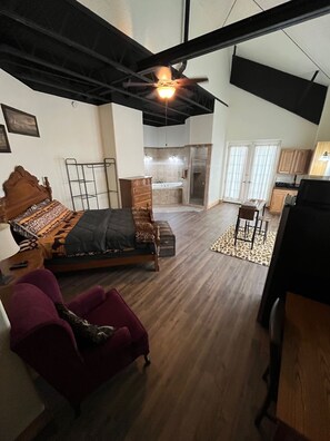 1 室のベッドルーム、デスク、WiFi、ベッドシーツ