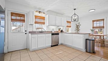 Refrigerador, microondas, horno y lavavajillas