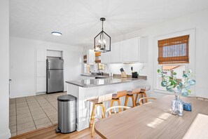 Refrigerador, microondas, horno y lavavajillas