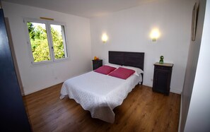 3 chambres, fer et planche à repasser, lit parapluie, Wi-Fi gratuit