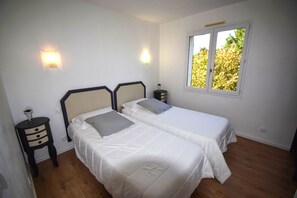 3 Schlafzimmer, Bügeleisen/Bügelbrett, Reisekinderbett, kostenloses WLAN