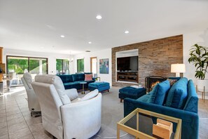 Televisión, chimenea y tenis de mesa 