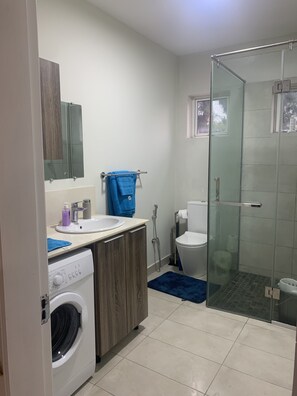 Towels - Relax at this cozy 3 bedroom villa with your friend or family,fully furnished (Calodyne)