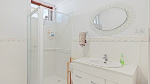 Douche, sèche-cheveux