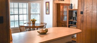 Spacious 3BR Near UL & Cajun dome- Game Room + Grill