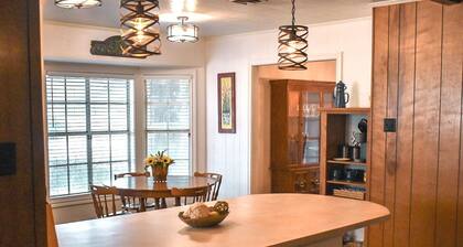 Spacious 3BR Near UL & Cajun dome- Game Room + Grill