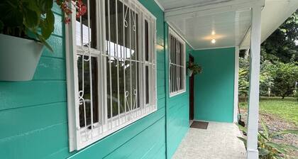 Am kleinen Fluss Rio Tuba.