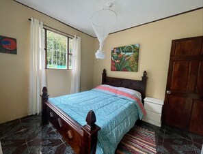 2 bedrooms, free WiFi, bed sheets - Casa Rio Verde, a great place for family and friends , surrounded by nature! (Cahuita)