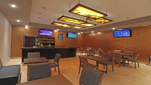 A hotel lobby with a reception desk, seating area, and television screens. - Best Western Plus Aeropuerto Monclova-frontera (Frontera)