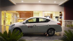 A silver sedan parked in a modern building's driveway. - Best Western Plus Aeropuerto Monclova-frontera (Frontera)