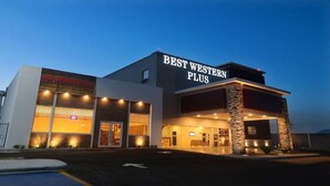 A hotel with a modern design, featuring a prominent 'Best Western Plus' sign, large windows, and a well-lit entrance. - Best Western Plus Aeropuerto Monclova-frontera (Frontera)