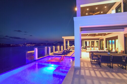 Luxury Villa in Cabrita Point- Sky View Villa with Pickleball & Basketball Court