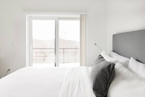 3 chambres, bureau, fer et planche à repasser, lit parapluie