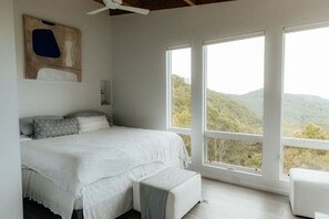 3 bedrooms, desk, iron/ironing board, travel crib