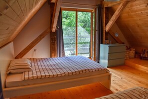 3 habitaciones, escritorio, tabla de planchar con plancha y wifi 