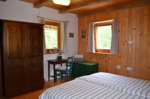 3 Schlafzimmer, Schreibtisch, Bügeleisen/Bügelbrett, WLAN