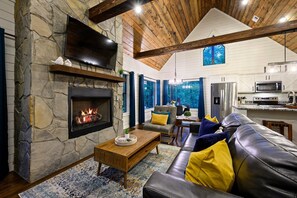 Una televisión, una chimenea, videojuegos