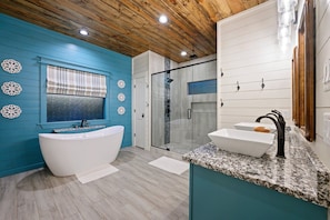 Shower, hair dryer, towels - Luxury Couples Cabin-Private Hot Tub, Arcade and Double Shower (Broken Bow)