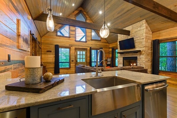 Interior - New Luxury Honeymoon Cabin-Private Hot Tub, Arcade and Double Shower (Broken Bow)