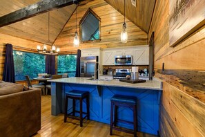 Fridge, microwave, oven, stovetop - New Luxury Honeymoon Cabin-Private Hot Tub, Arcade and Double Shower (Broken Bow)
