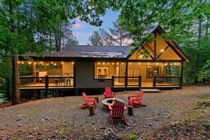 Terrace/patio - New Luxury Honeymoon Cabin-Private Hot Tub, Arcade and Double Shower (Broken Bow)