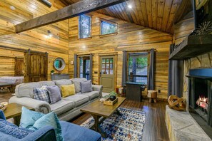 Televisión, chimenea, videojuegos