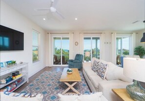 TV, DVD-spiller og stereoanlegg