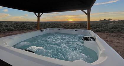 Brand New Ranchos Mountain/Gorge Getaway with Hot Tub