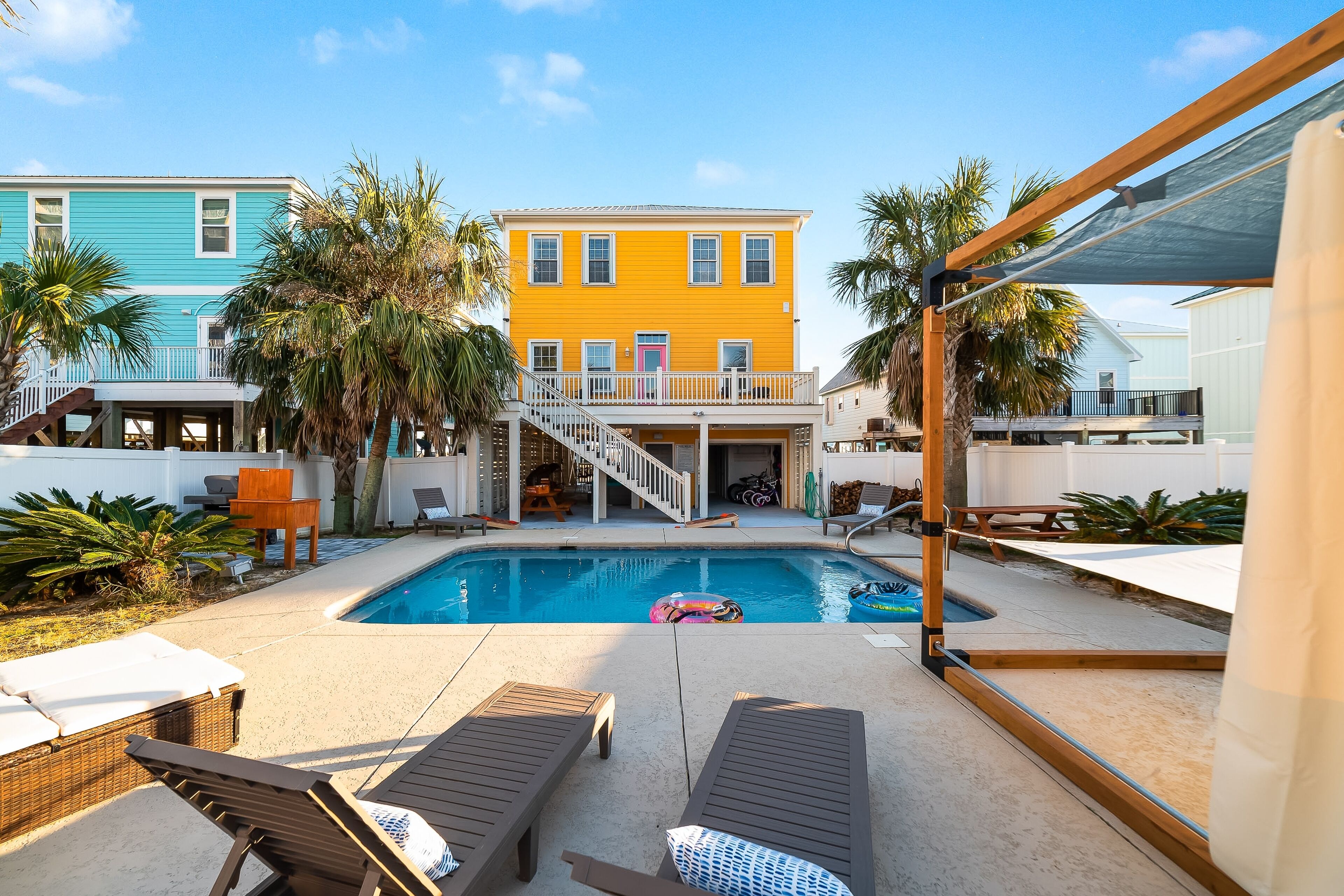 Heated private pool, pickleball court, tiki bar, elevator, firepit & ocean views