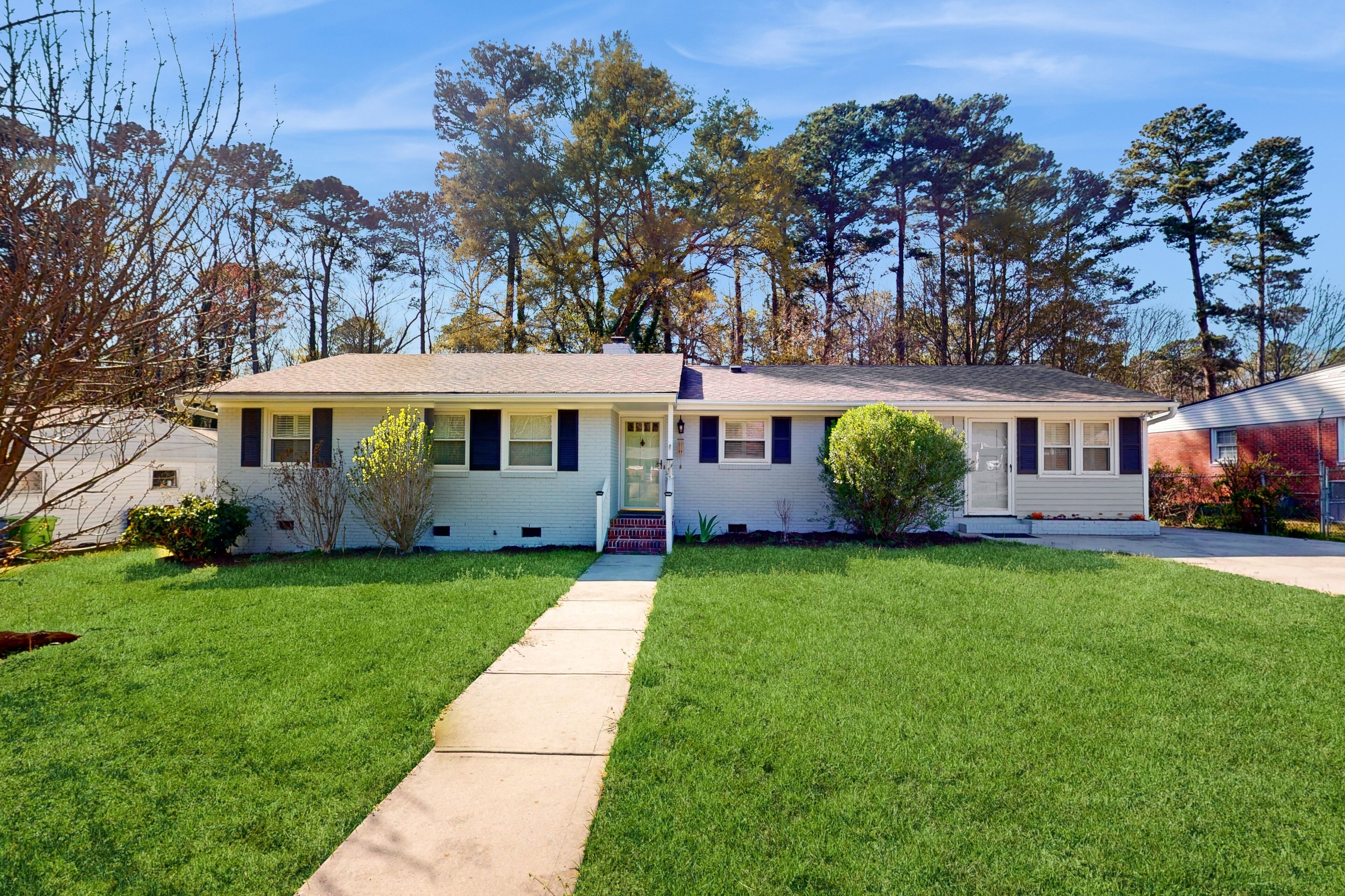 Beautifully renovated home with tree-lined deck, firepit & fireplace