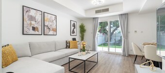 Vogue | Springs Villa Emirates Hills close to Mall of the Emirates | Ski Dubai