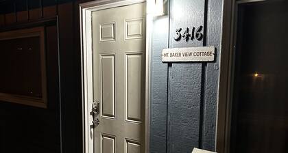 Mount Baker view free standing cottage with a small deck. Very clean and quiet!