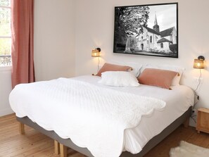 Fer et planche Ă repasser, accĂšs Internet, draps fournis