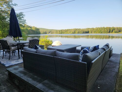 Spacious Pet Friendly Waterfront w/ Hot Tub & Yogo Studio-Sleeps 12!