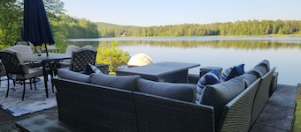 Spacious Pet Friendly Waterfront w/ Hot Tub & Yogo Studio-Sleeps 12!