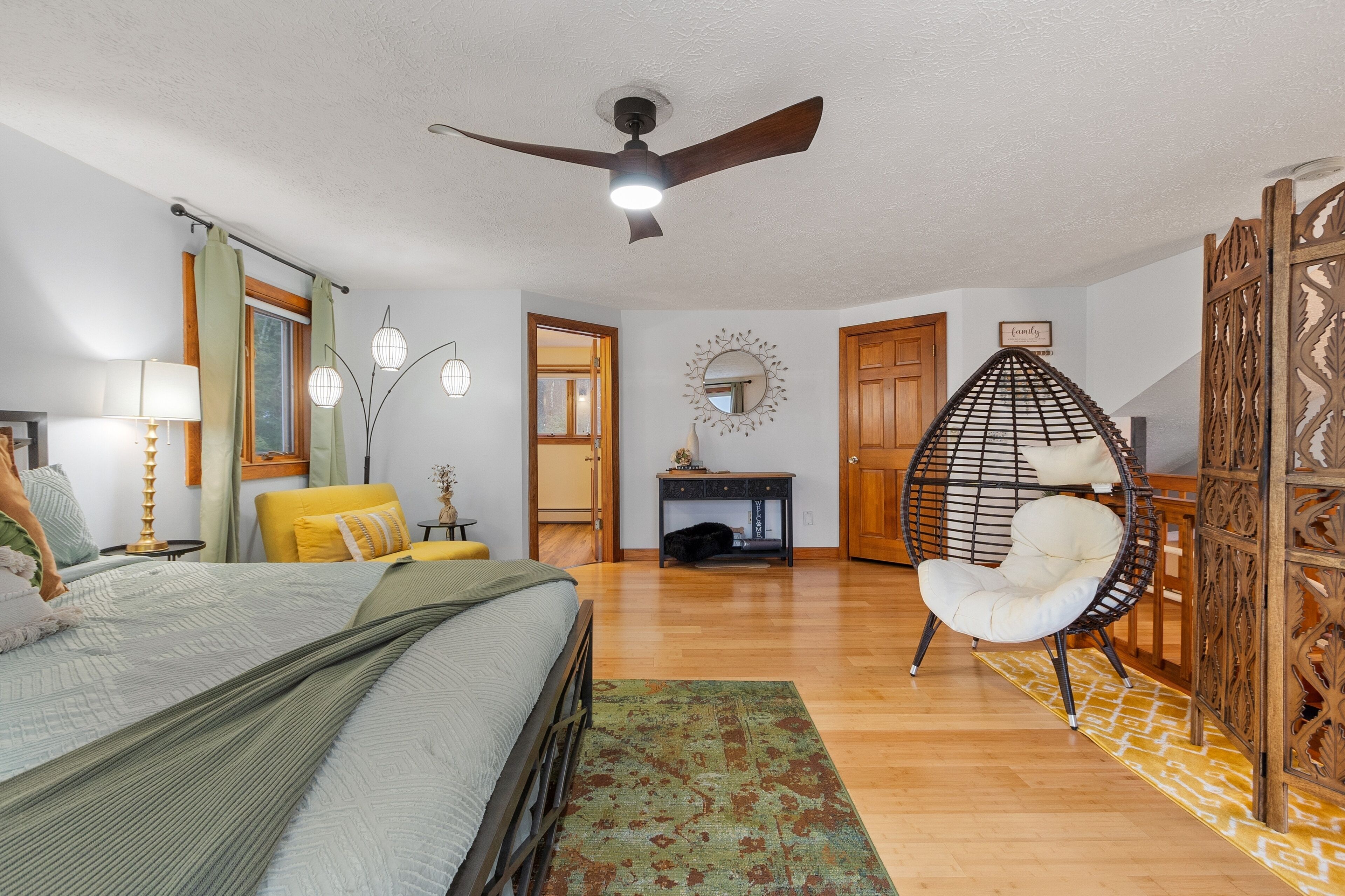 5 bedrooms, desk, iron/ironing board, WiFi