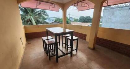 trois chambres et salon avec un balcon Ă Porto Novo, Oueme, Benin